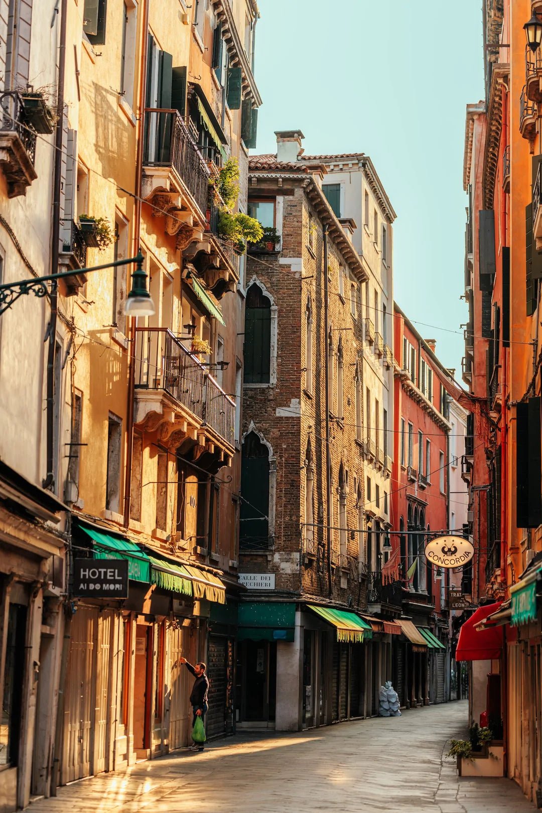 Venice Street Series 6 - Peter Yan Studio
